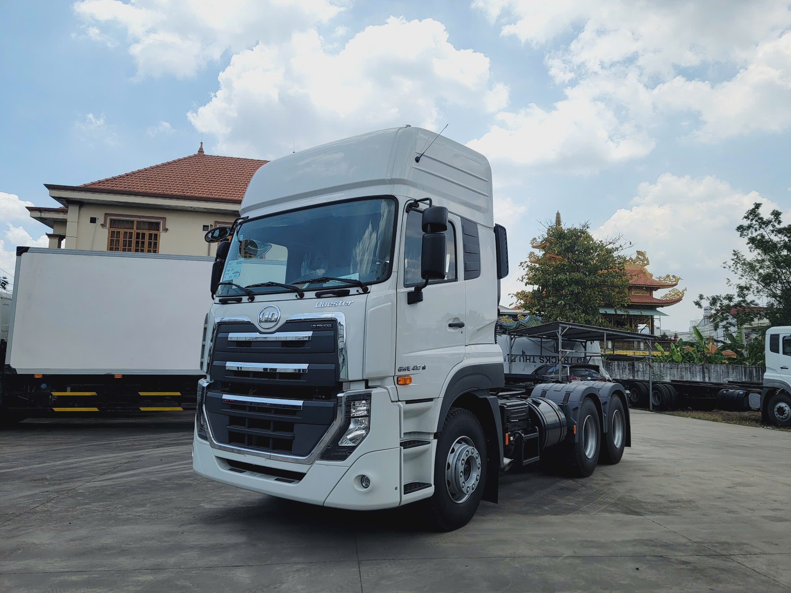 Đầu kéo UD Quester 6x4 GWE 410 E5 2025